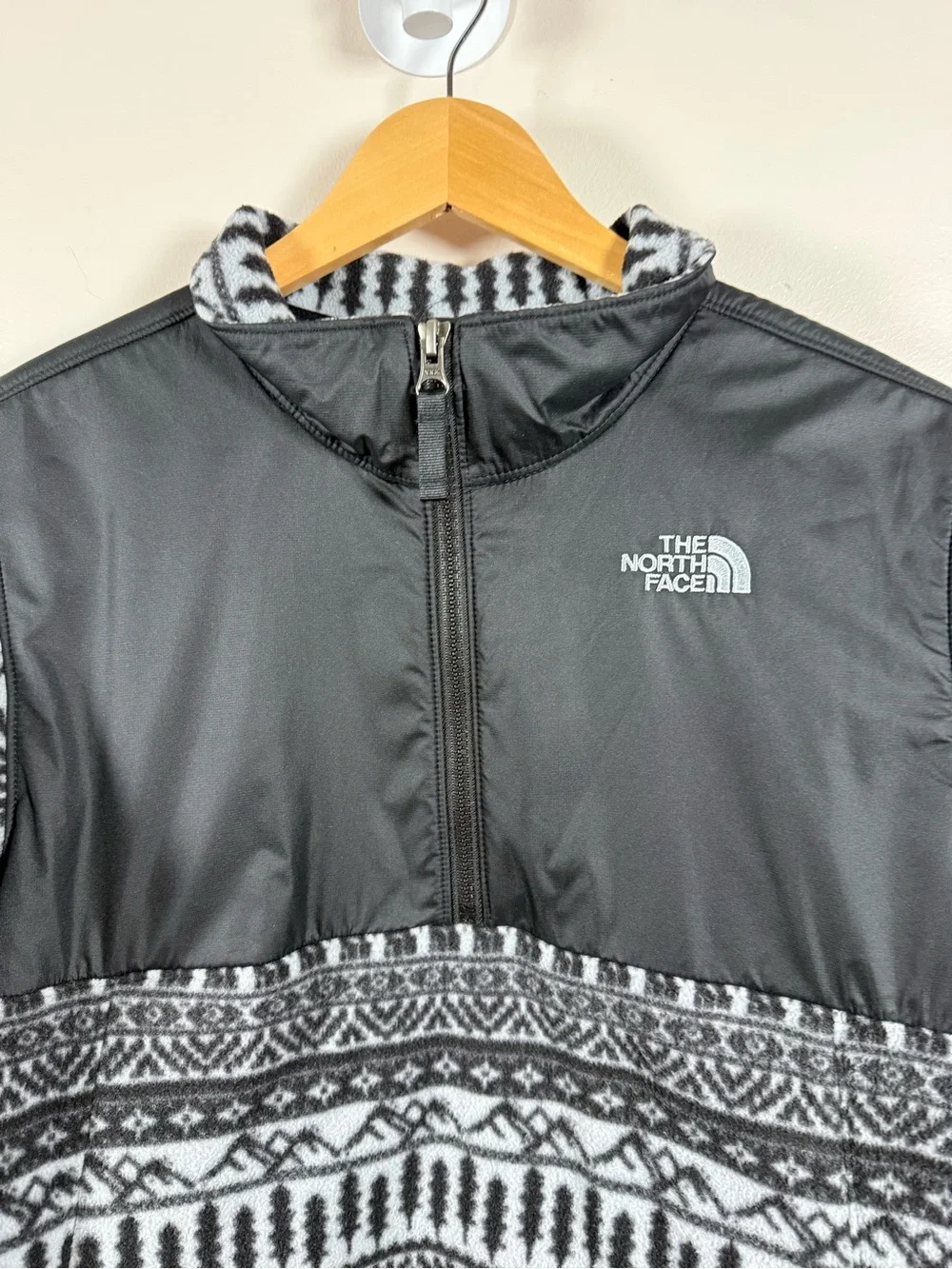 The North Face Men’s Black & Gray Patterned Half-Zip Fleece Pullover